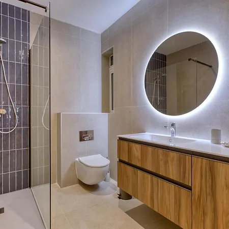 Stylish 3bdrm 3bathrm Near Balluta Bay, St Julians 公寓